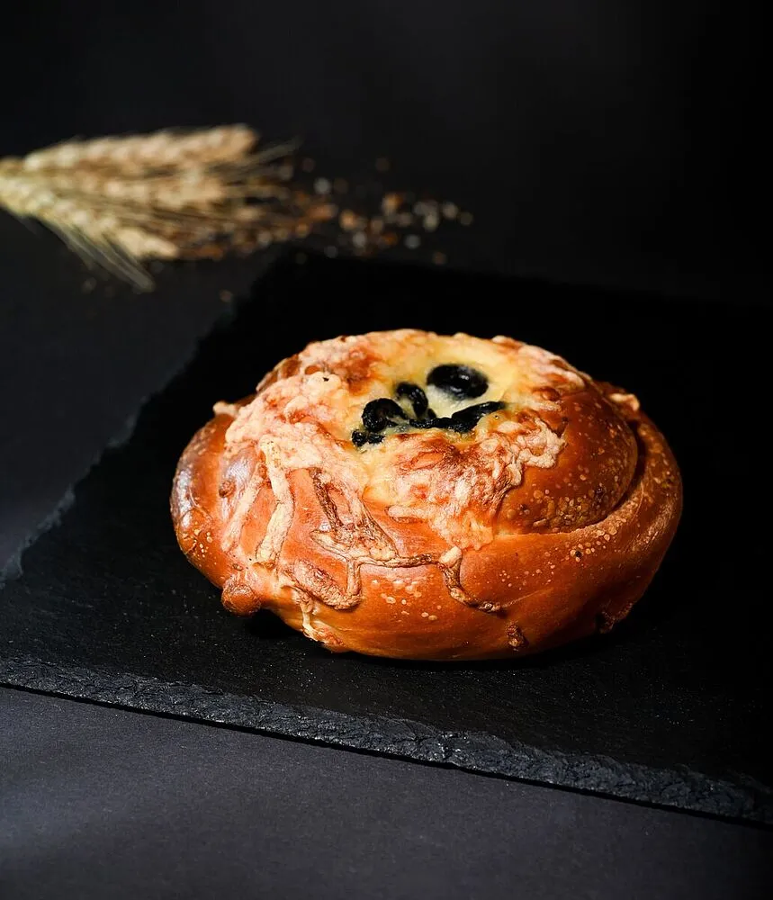 Պիցցա պանրով և ձիթապտղով «Sas Bakery»